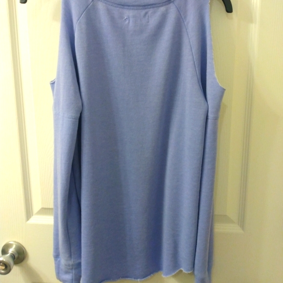 Adorable cold-shoulder periwinkle top - Picture 6 of 6